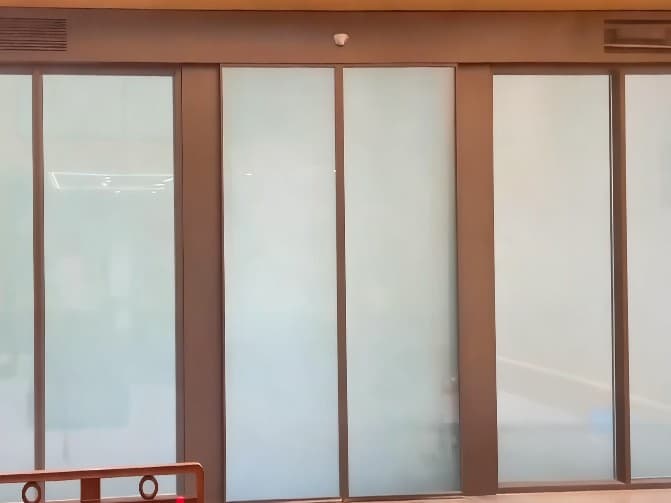 Shop dimming glass automatic door